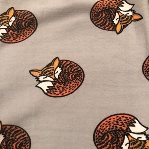 Lularoe OS sleeping foxes leggings